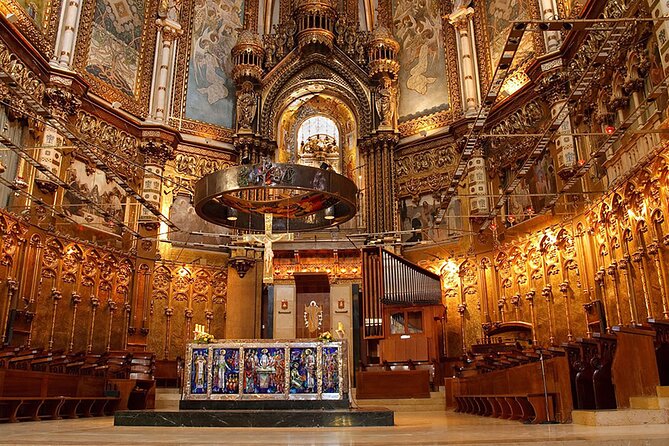 Train Journey from Barcelona Shared Tour in Montserrat - Tasting Four Liqueurs and Local Products