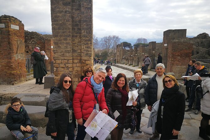 Transfer also for disabled Naples / Sorrento / Amalfi Coast - The Route: From Naples or Sorrento to Pompeii or the Amalfi Coast