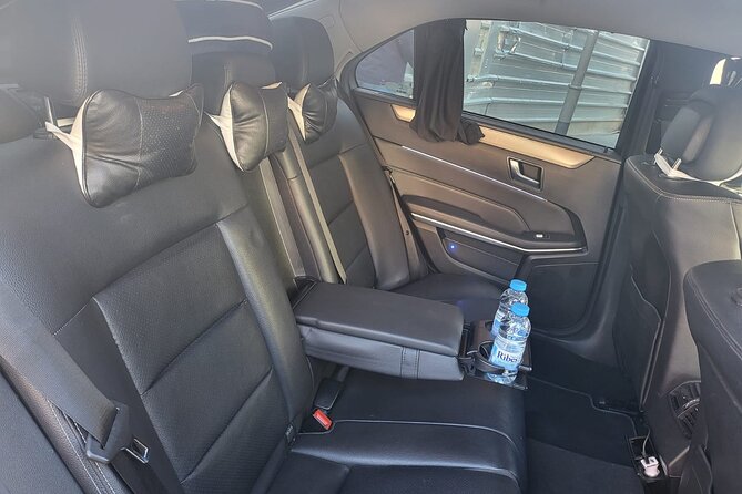 Transfer Barcelona Airport - Convenient Meeting Point and Accessibility