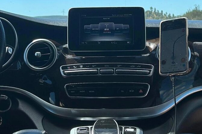 Transfer between the hotel and Lisbon airport - Seamless Pickup at Lisbon Airport’s Arrivals Area