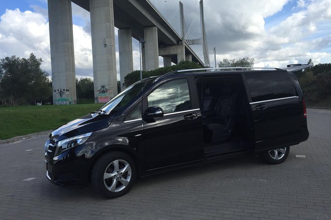 Transfer from Lisbon to Porto with visits on the way - Comfort and Convenience with Private Transport
