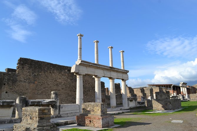 Transfer from Naples to Positano with 2 hours Private Tour in Pompeii - The Experience of Visiting Pompeii with a Private Guide
