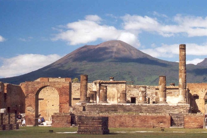 Transfer from Pompeii to Naples or viceversa - From Meeting in Naples to Arrival Near Pompeii