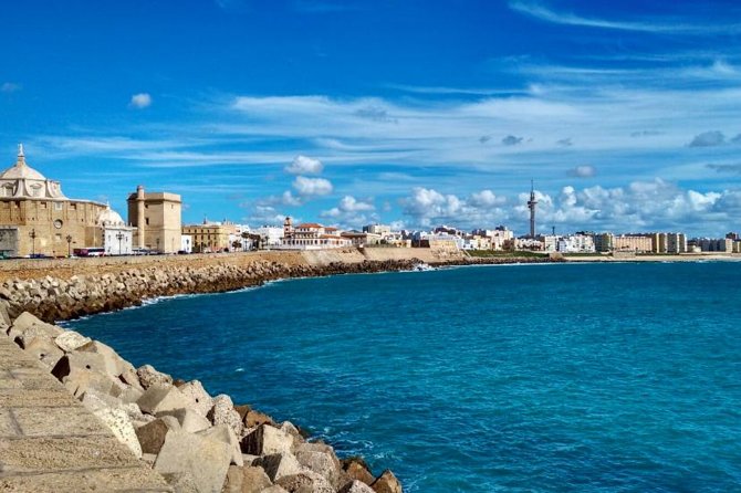 Transfer from Seville to Cadiz - Seamless Private Transfer from Seville to Cadiz for Up to 4 People