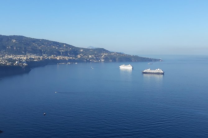 Transfer from Sorrento to Naples or vice versa - The Experience of Driver Help and Local Tips