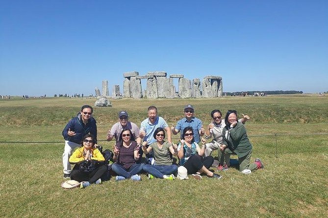 Transfer from Southampton to Heathrow via Stonehenge and Windsor - Logistics and Group Size: Personal and Well-Organized