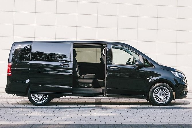 Transfer in Luxury Mercedes Benz Minivan - The Vehicle and Comfort Features