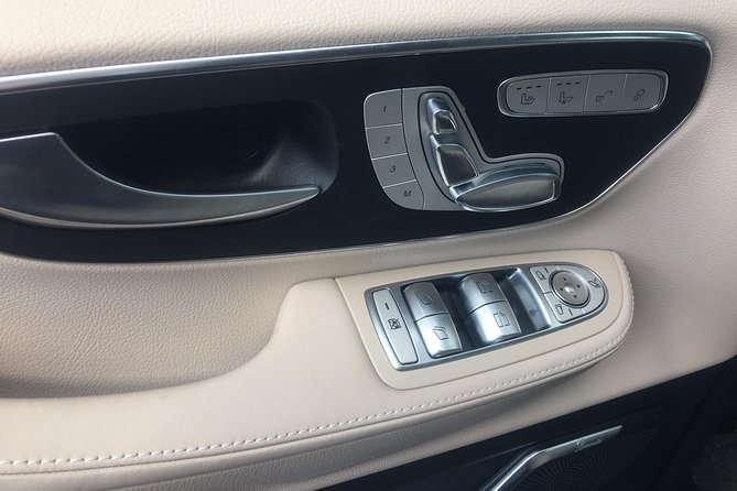 TRANSFER, LUXURY VAN 1-7 PAX: Bergen airport transfer - Meeting Points and Timing Flexibility