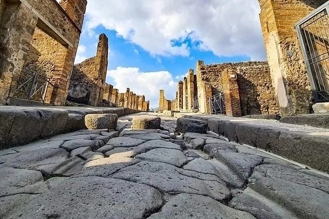 Transfer Naples airport/station to Sorrento with stop in Pompeii - Exciting Private Transfer from Naples to Sorrento with a Pompeii Stop for Just $229.28