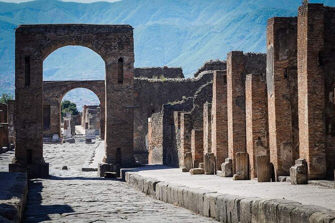 Transfer Naples airport/station to Sorrento with stop in Pompeii - The Charm of Sorrento and the Pompeii Stop