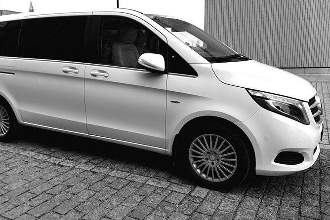 Transfer Private Stockholm VIP Service - In-Ride Comfort and Refreshment Offerings