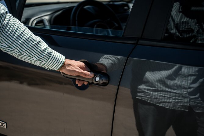 Transfer services everywhere in Mykonos with Jeep Renegade - Key Points