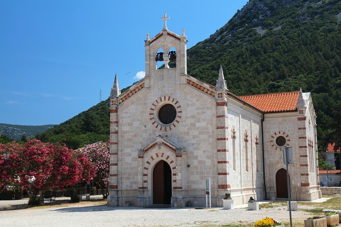 Transfer Split to Dubrovnik with Sightseeing in Ston Town - Luxury and Convenience in Airport-Style Transportation