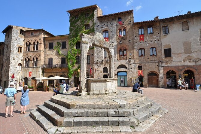 TRANSFER TOUR Florence to Lucca with a stop in San Gimignano - Comfort and Convenience of Private Transport