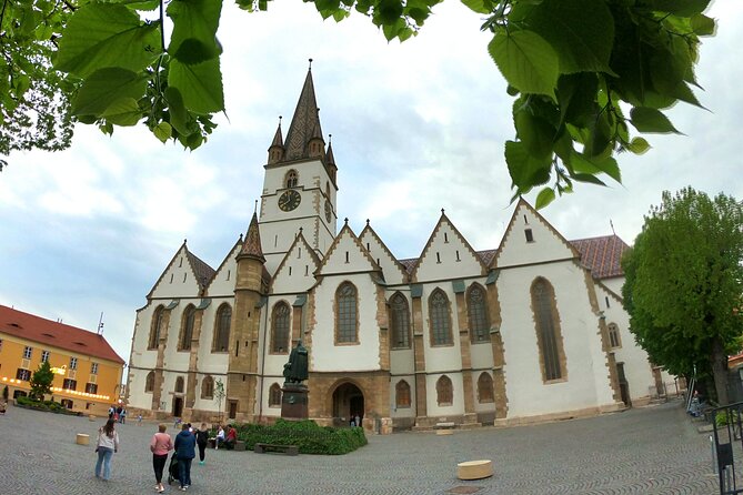 Transylvania Escape - from Bucharest - 3 days w. accommodation - Rasnov Fortress Gardens and Strategic Views