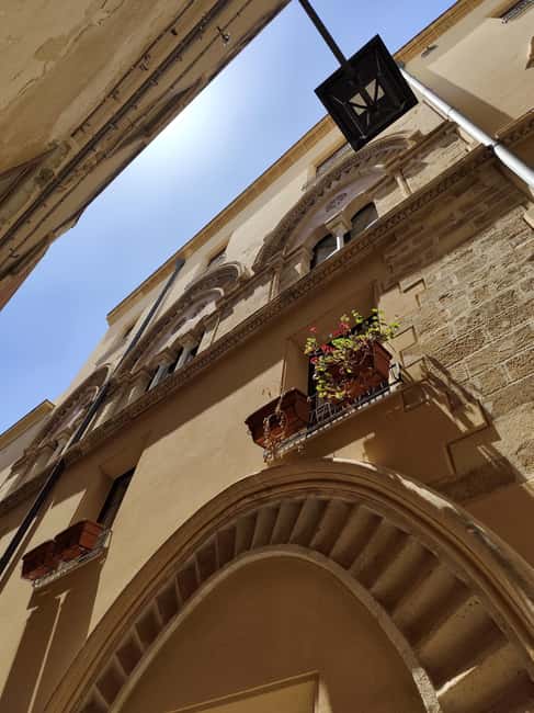 Trapani: Guided Walking Tour with Cannolo - Key Points