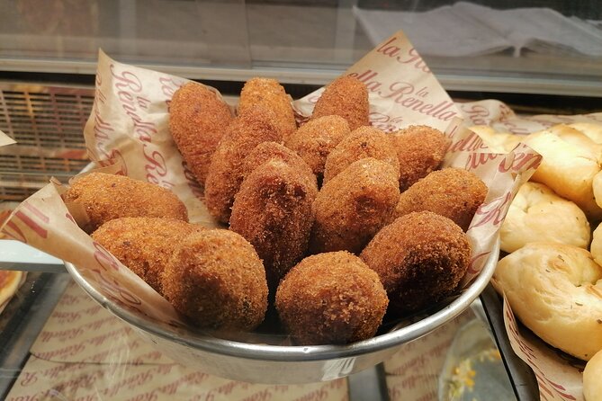 Trastevere and Ghetto tasting street food and walk-max 12 people - The Guides: Knowledge and Engagement