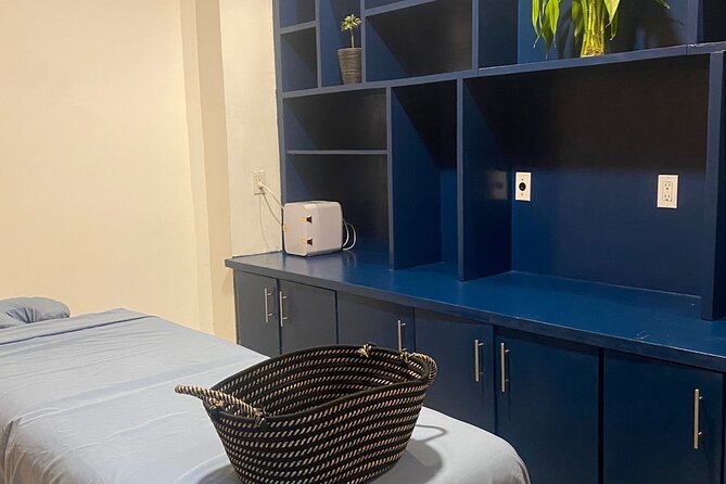 Treat yourself to a moment of peace - Personalized Full-Body Massage with Aromatherapy and Hot Stones