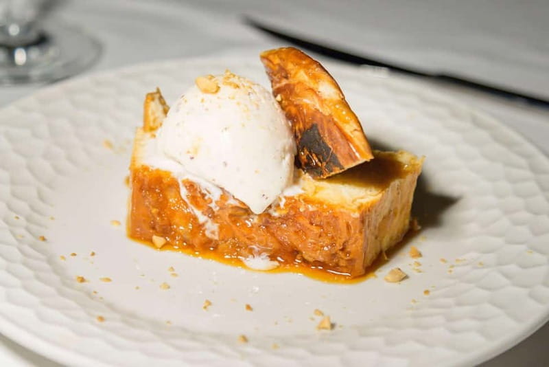 Treurer: Olive Oil Night. Gastronomic experience - The Dinner Atmosphere and Service Quality