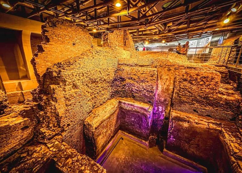 Trevi Fountain Tour: Mythology, Ruins & 2,000-Year Aqueduct - Exploring the Trevi Fountain from the Surface to the Underground