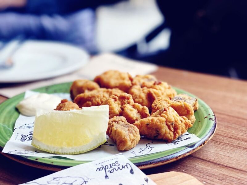 Triana: Authentic Flamenco & Tapas Tour - Visiting a Traditional Abacería for Tapas and Drinks