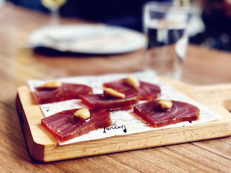 Triana: Authentic Flamenco & Tapas Tour - Logistics and Group Size