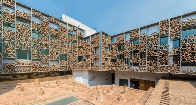 Triana La Flamenca Tour. "Includes a visit to the Corrales." - Accessibility and Practical Tips