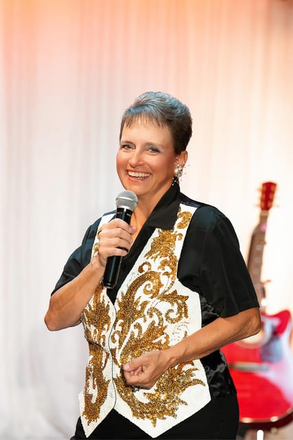 Tribute to the Music of Reba & Other Great Female Superstars - Similar Experiences in Pigeon Forge