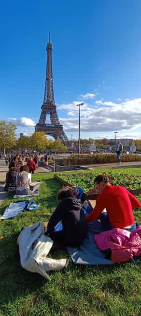 Trocadero: Eiffel Tower coloring workshop for kids - How the Weather Affects the Experience