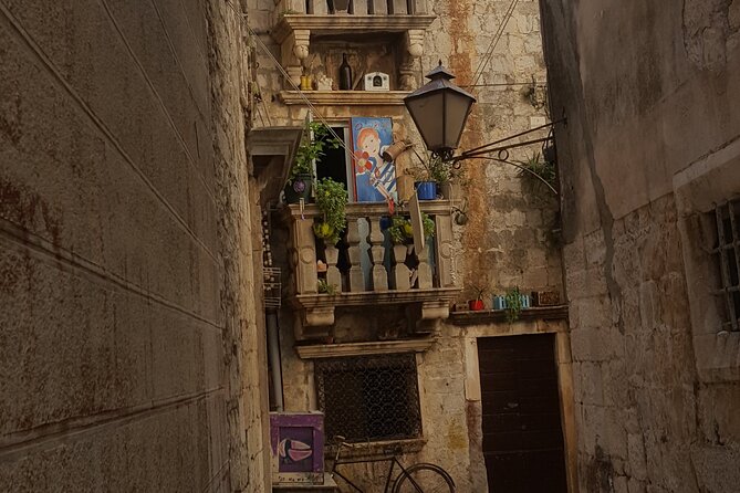 Trogir Old Town History and Monuments Private Guided Walking Tour - Leisurely Stroll Along the Trogir Promenade