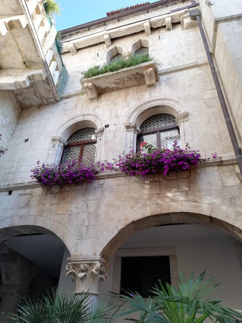 Trogir; Private walking tour of higlights of Trogir - Exploring the City Loggia and Local Secrets