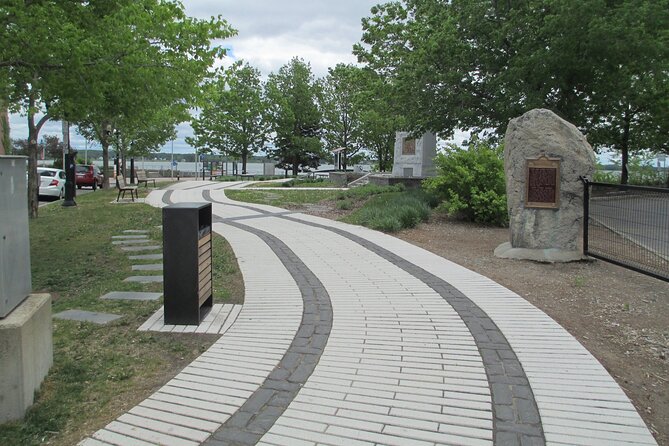 Trois-Rivières Self-Guided Walking Tour and Scavenger Hunt - Strolling Through Parc Portuaire and Races Past