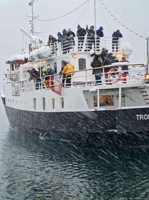 Tromsø: Classic arctic fjord cruise with lite lunch - Onboard Comfort and Atmosphere