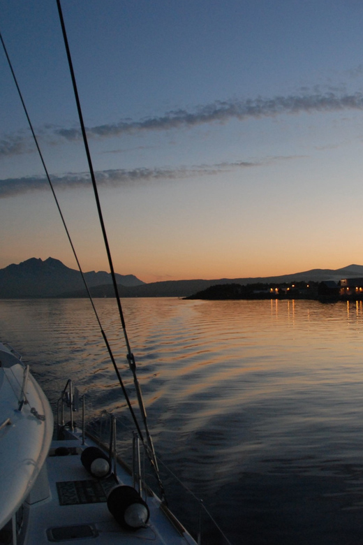 Tromsø: Fjord and Islands Luxury Catamaran Cruise - Guides and Narration: Knowledgeable and Engaging