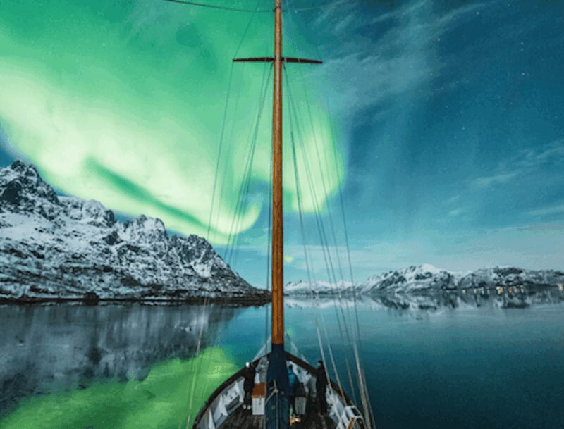 Tromso: Luxury Northern Lights Cruise with Hot Tub & Dinner - Key Points