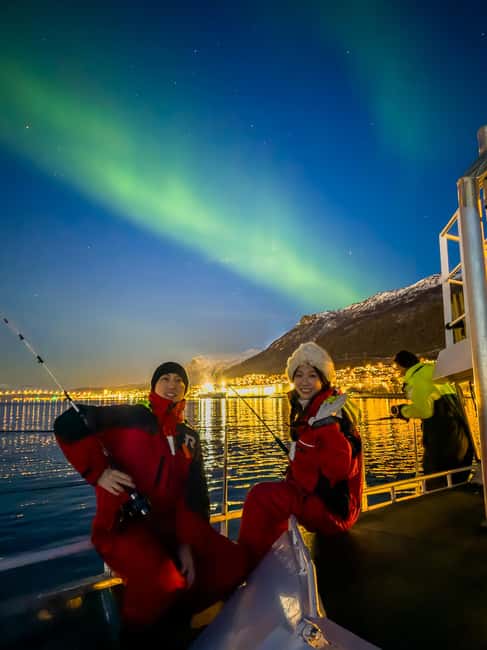 Tromsø: Nocturnal cod fishing with meal. - Tromsø: Nocturnal cod fishing with meal – an authentic Arctic adventure