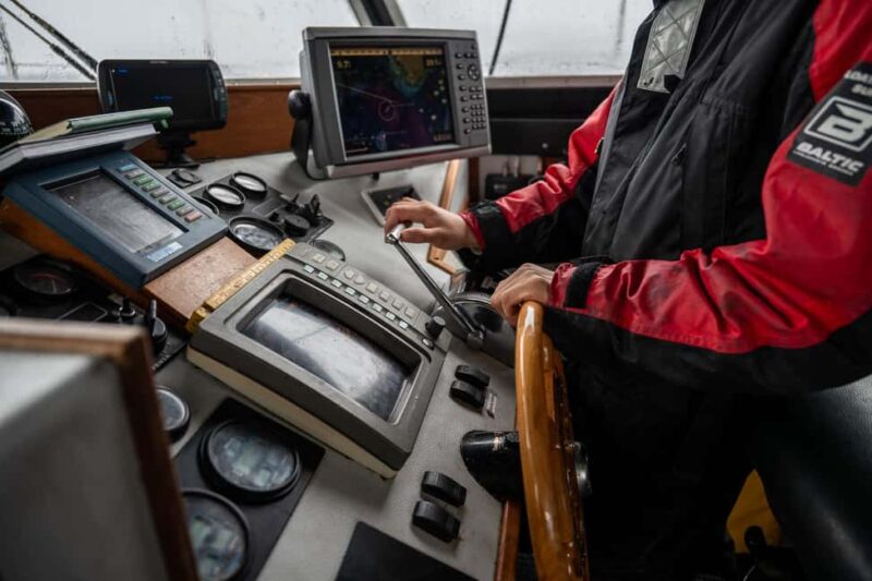 Tromsø: Nocturnal cod fishing with meal. - The chance to see the Northern Lights or midnight sun