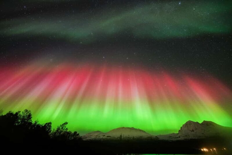 Tromsø: Northern Lights Chase in a Mercedes Benz with Photos - Photographing the Northern Lights with Professional Help