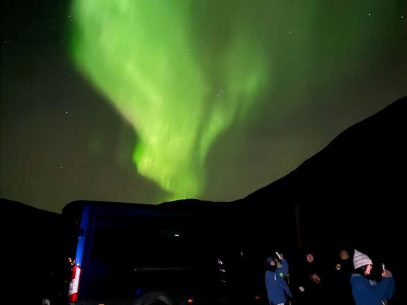 Tromsø: Northern Lights Chase with Bonfire and Snacks - Professional Photography and Guest Comfort