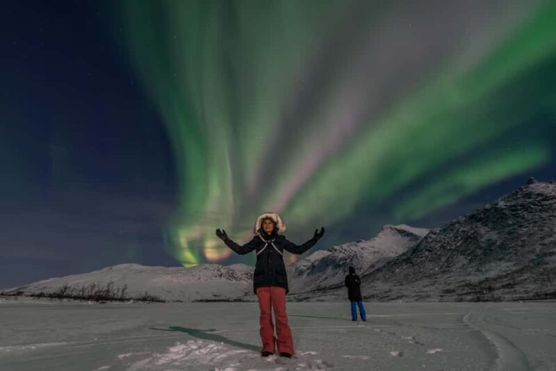 Tromsø: Northern Lights Chase with Photos and Guide - Crossing Into Finland: Expanding the Viewing Opportunities