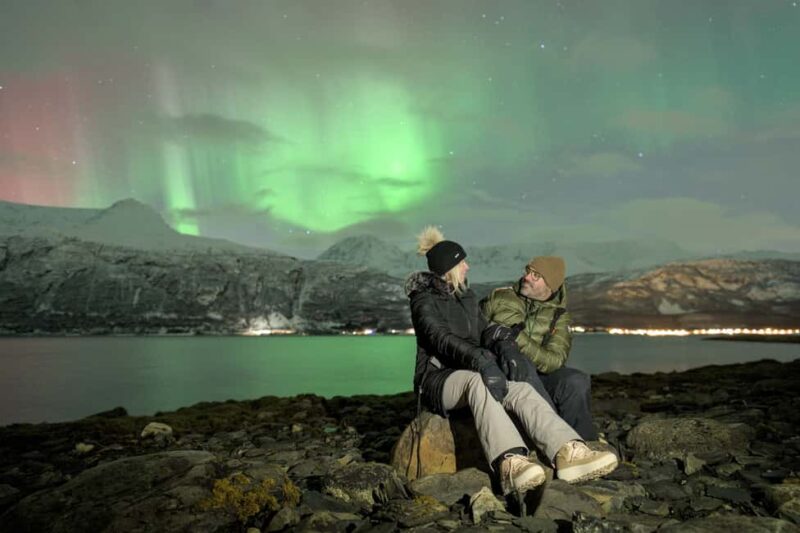 Tromsø: Northern Lights Hunt with a Professional Photographer in Spanish - Key Points