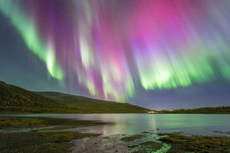 Tromsø: Northern Lights Hunt with Photos and Hot Food - Professional Photography and Free Photos: Capture the Moment