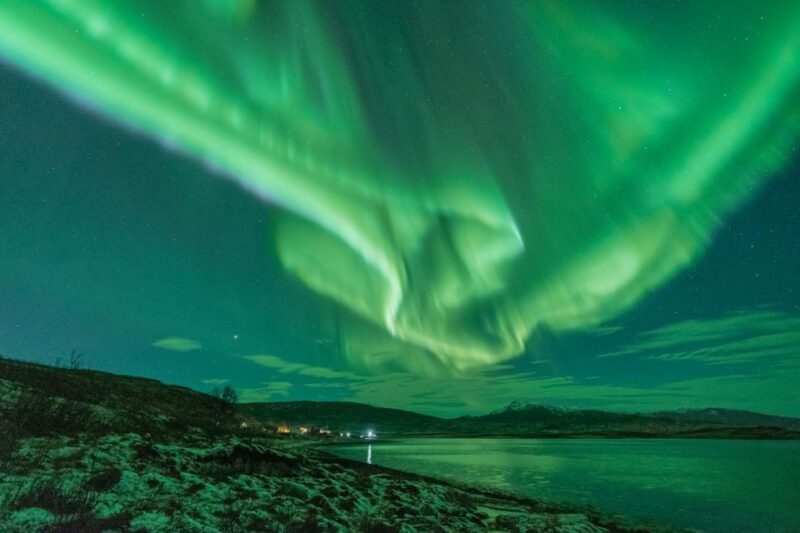 Tromsø: Northern Lights Hunt with Photos and Hot Food - The Search for Aurora: Guided by Experience and Science