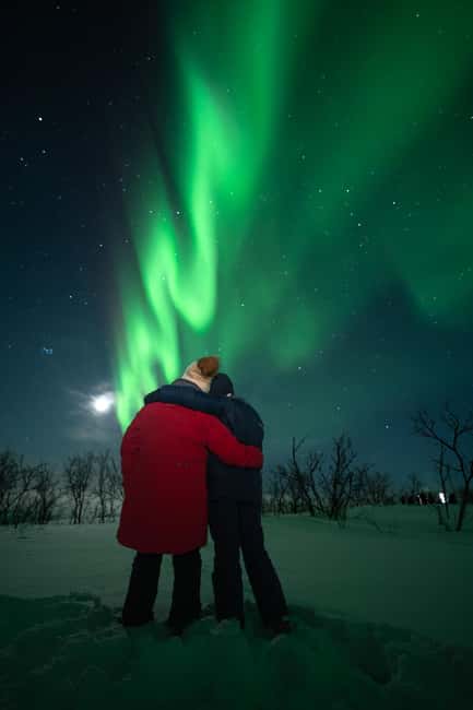 Tromsø: Northern Lights in a minibus with free photos and a warm meal! - The Experience Provider: Blue Puffin AS