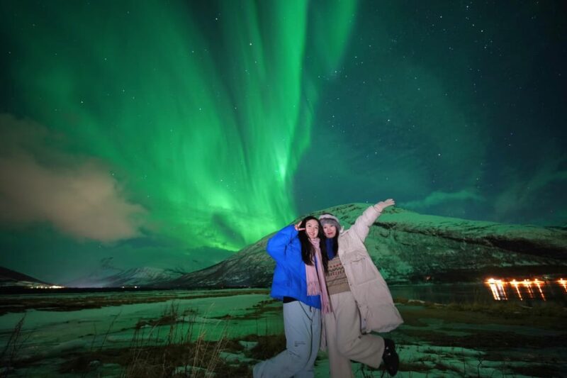 Tromso: Northern Lights Minibus Tour with Campfire - How the Tour Finds the Best Aurora Viewing Spots