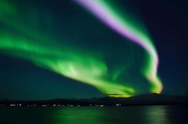 Tromsø: Northern Lights safari by catamaran - Onboard experience: cozy lounge and outdoor viewing