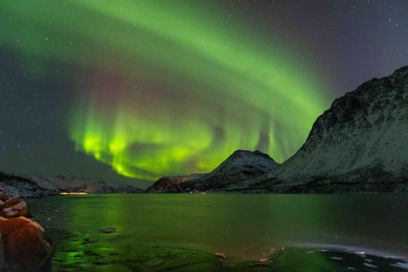 Tromsø: Northern Lights Tour with Dinner and Native Guide - Short Walks into the Darkness for Aurora Viewing