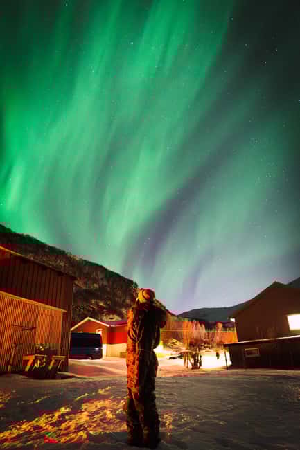 Tromsø: Northern Lights Tour with Sámi & local guides - Expert Guidance and Photo Assistance