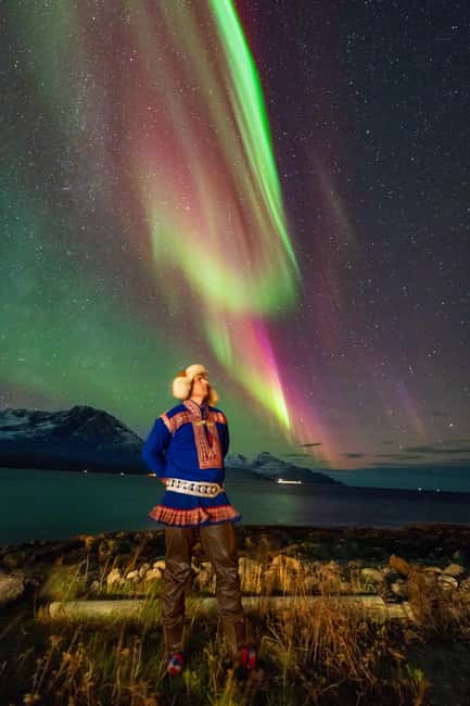 Tromsø: Northern Lights Tour with Sámi & local guides - Food, Drinks, and Cozy Camp Atmosphere