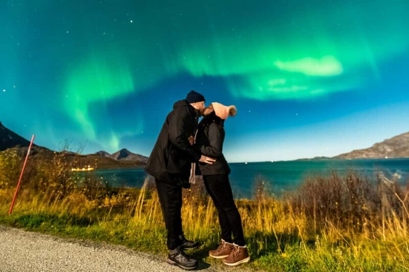 Tromsø: Premium Northern Lights Tour Small Group 8 Guests - Cozy Campfire and Arctic Storytelling